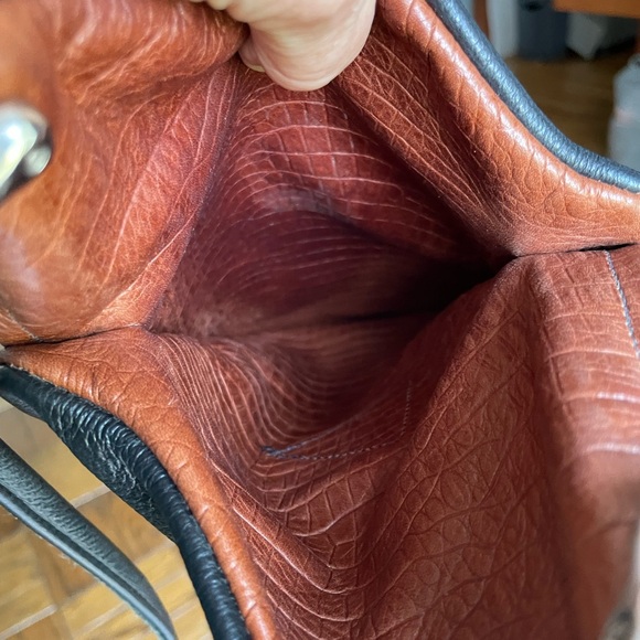 Thomas Leathers Dual-Sided Crossbody Bag - Picture 11 of 12